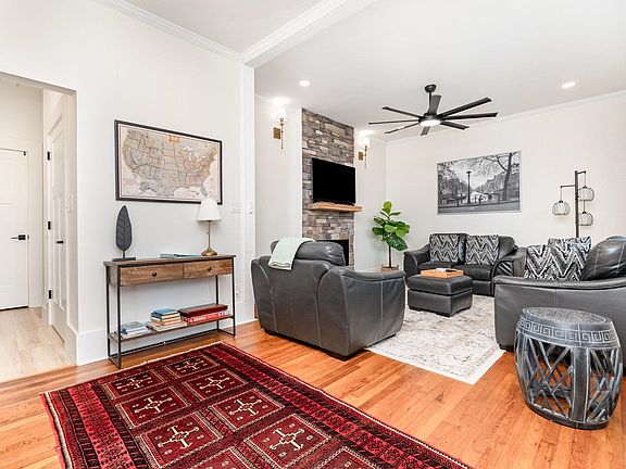 4th image of 334 S Howard Ave