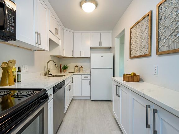 4th image of 847 N Humboldt St APT 312