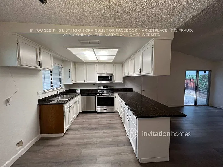 460 Pelican Pl — Photo 3