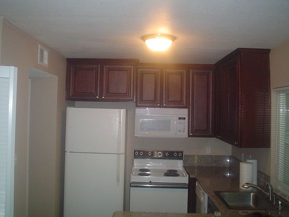 2nd image of 8879 Salmon Falls Dr #B
