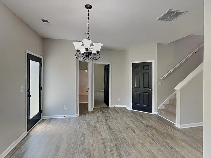 1048 Regency Dr — Photo 7