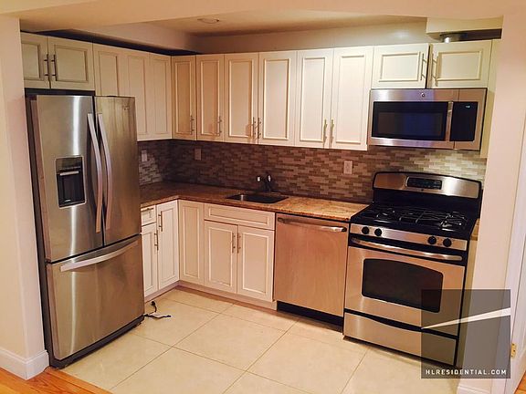 5th image of 3021 12th St #2