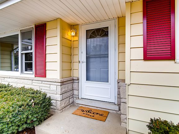 2nd image of 23W484 Woodworth Pl
