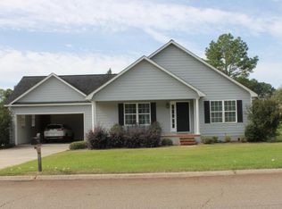 226 Fairway Cir, Americus, GA 31709