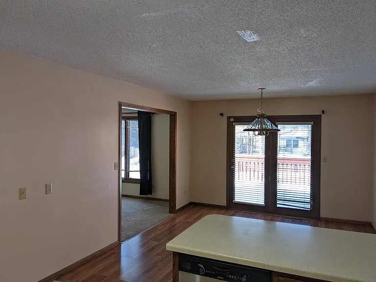 2300 Amberwood Dr — Photo 18