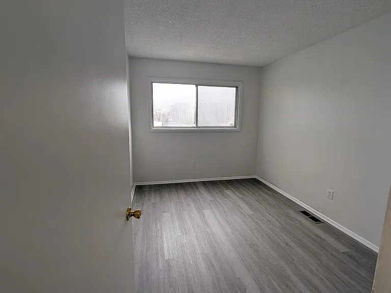 612 Adams St #7 — Photo 5