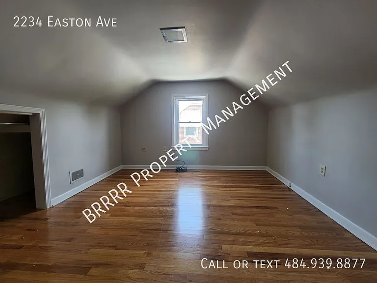 2234 Easton Ave — Photo 14