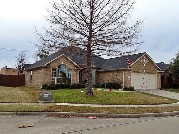 3rd image of 2112 Joe Pool Dr