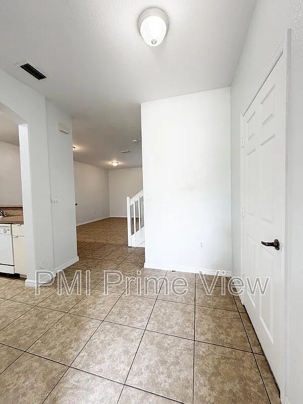 3 bed, 2.5 bath, 1678 sqft, $2,900 — Photo 3