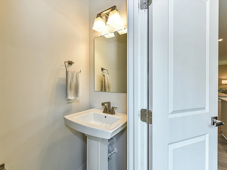 408 Tristram Ln — Photo 19