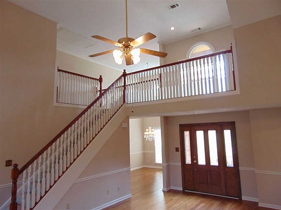 5th image of 3589 Earlynn Dr