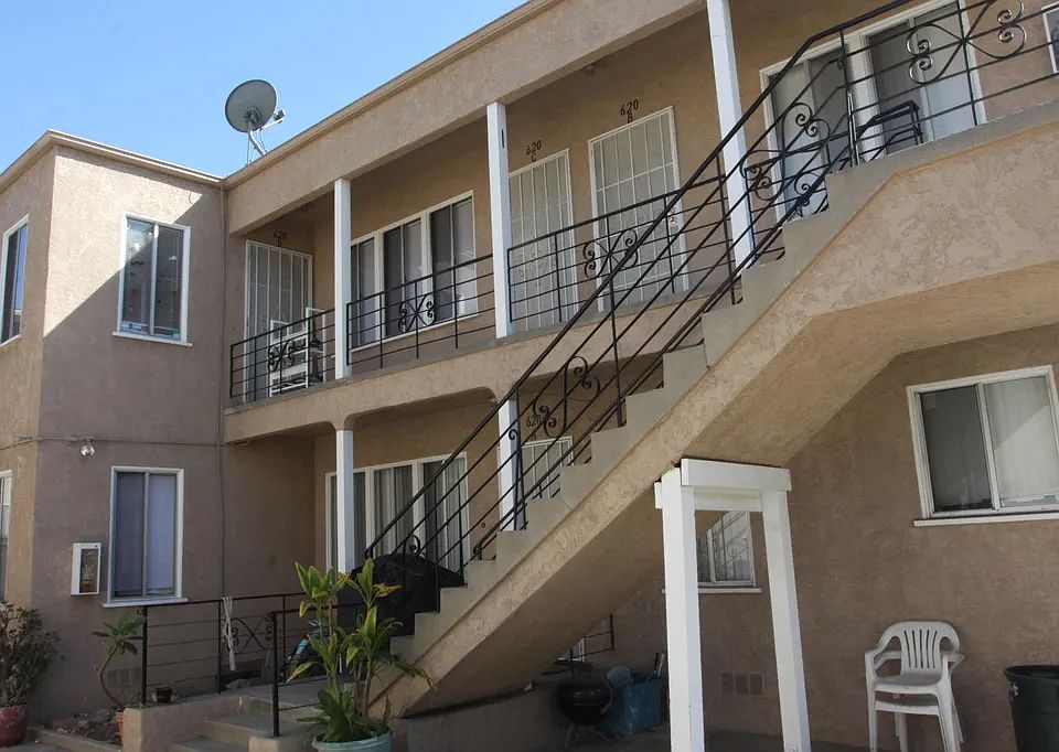 1st image of 620 E Carson St APT C