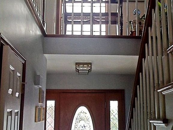 foyer/entry way