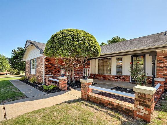 3rd image of 9216 Sutton Pl