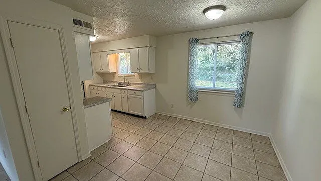 3 bed, 2.0 bath, 1056 sqft, $1,645 — Photo 4