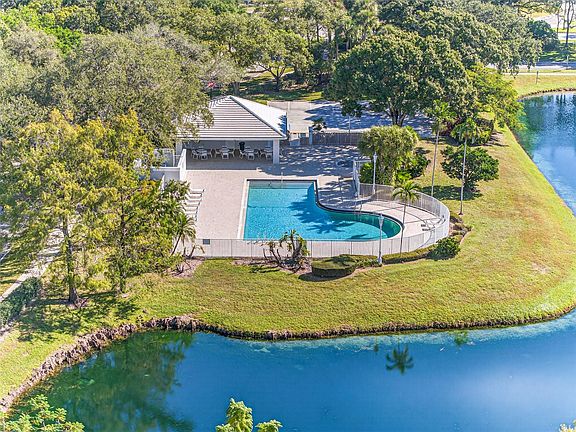 2nd image of 3004 Lakemont Court