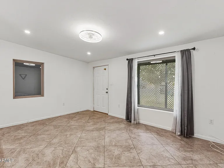 1620 W Roeser Rd — Photo 8