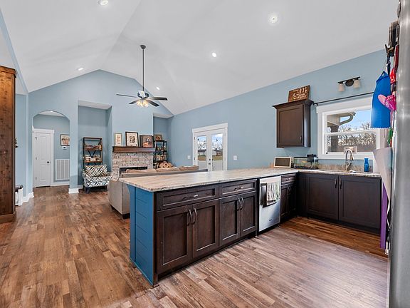 2nd image of 2086 Beverly Ct