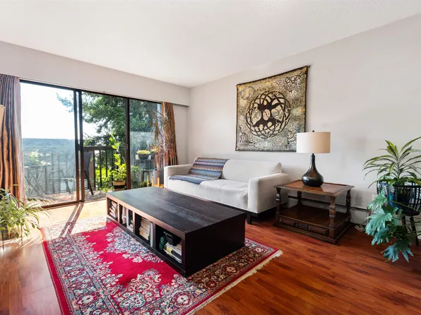 211 3rd St W #203, North Vancouver, BC V7M 1E9