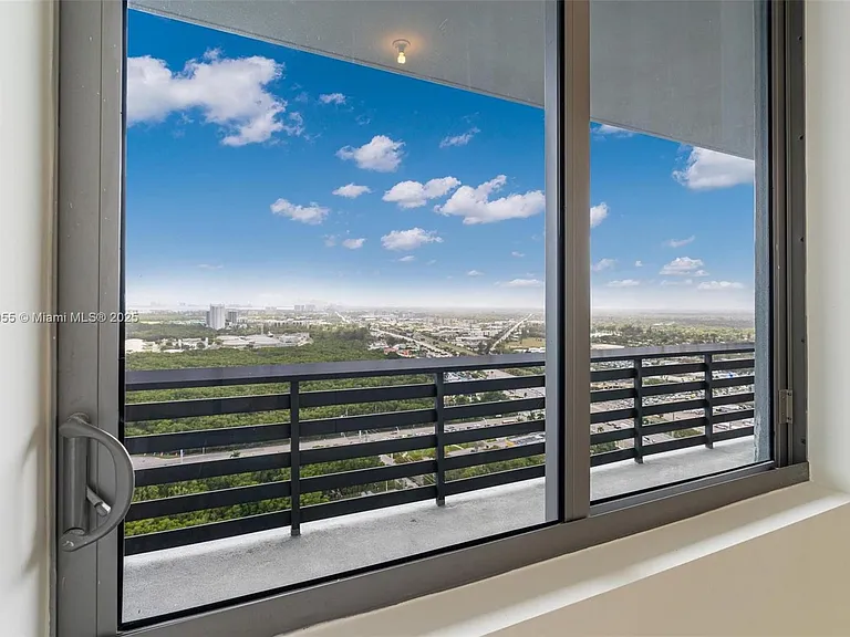 16385 Biscayne Blvd #4 — Photo 38