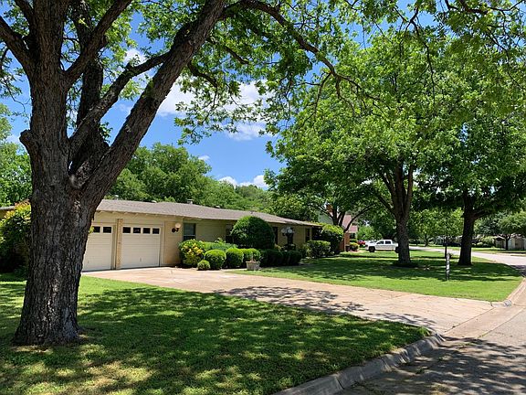 2nd image of 7009 Deville Dr