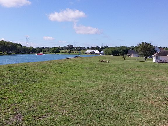 2nd image of 283 Ski Plex Dr