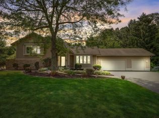 895 Timber Pass, Brookfield, WI 53045