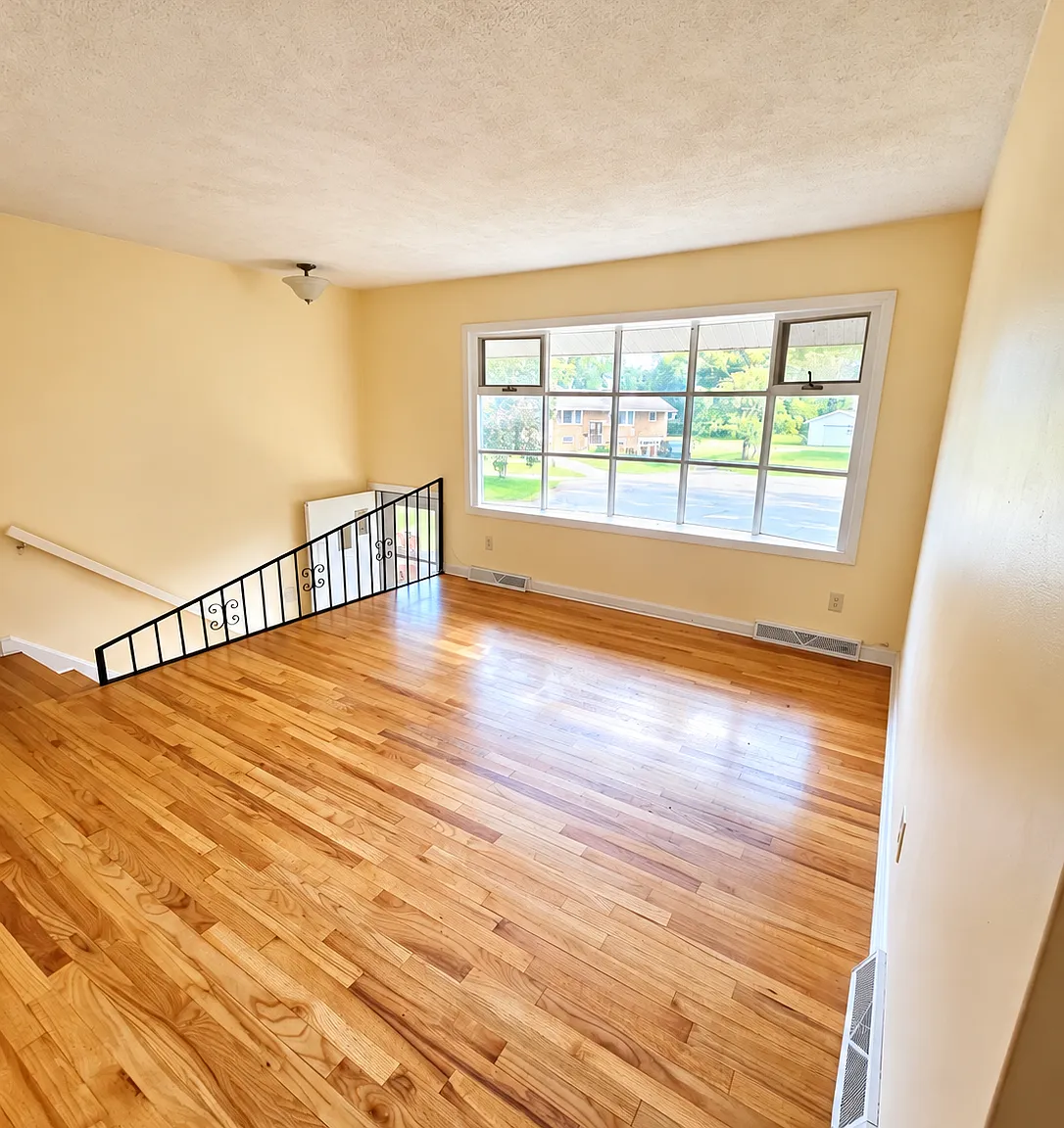 3 bed, 1014 sqft, $2,200 — Photo 4