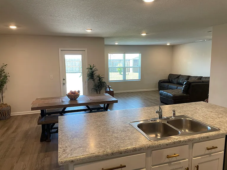 5240 Peach Dr — Photo 24