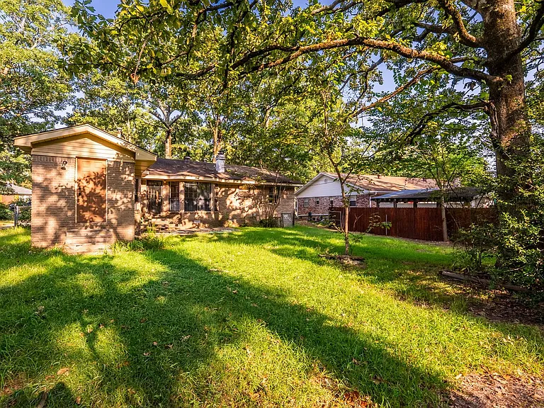 602 W Devon Ave — Photo 10