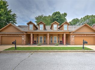 519 S Pierremont Dr, Fayetteville, AR 72701