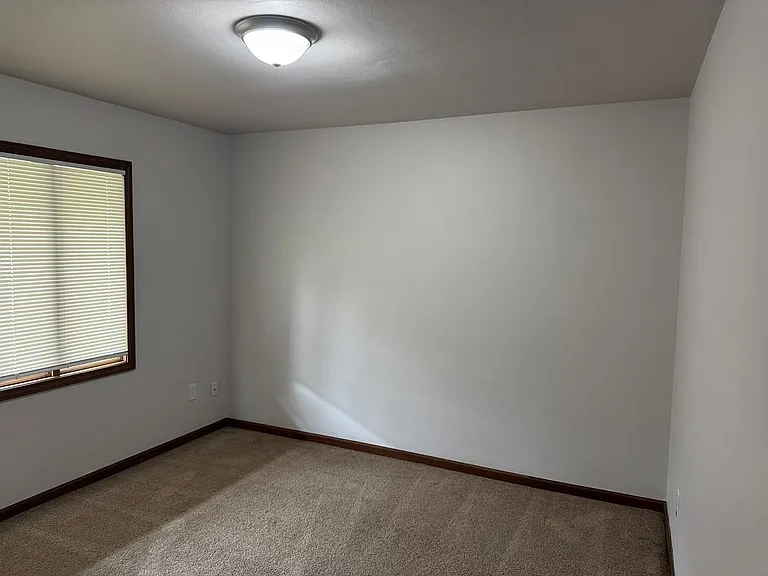 120 S Russell St — Photo 22