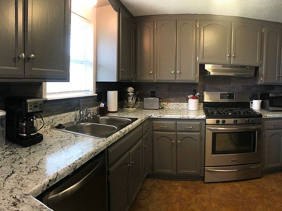 2nd image of 1120 SE 12th St