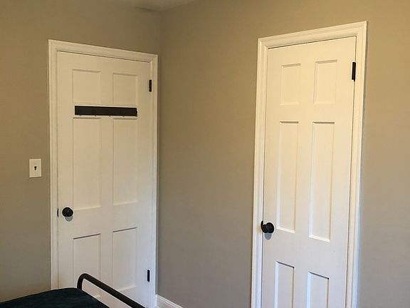 4th image of 4211 Yosemite Ave S