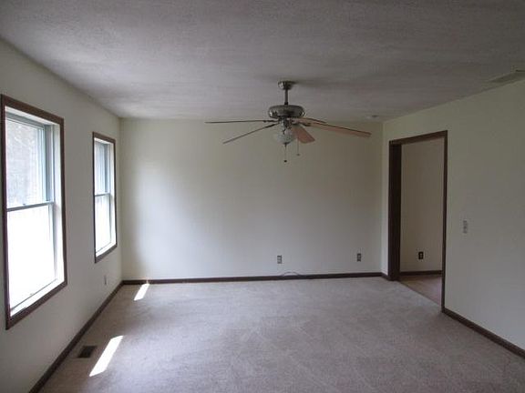 5th image of 610 Jv Colonial Dr