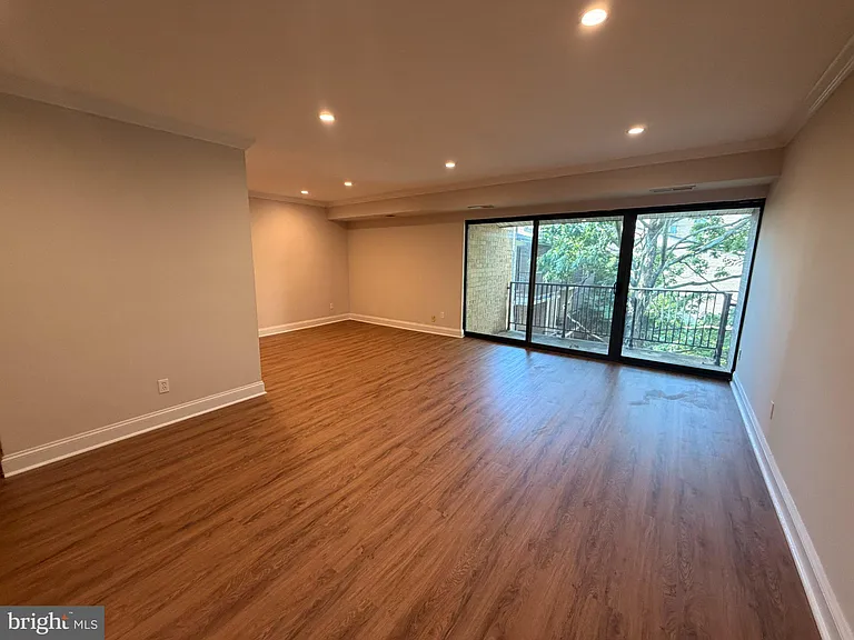 6 Monroe St #301 — Photo 3
