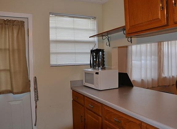 5th image of 4009 Catherine Ave