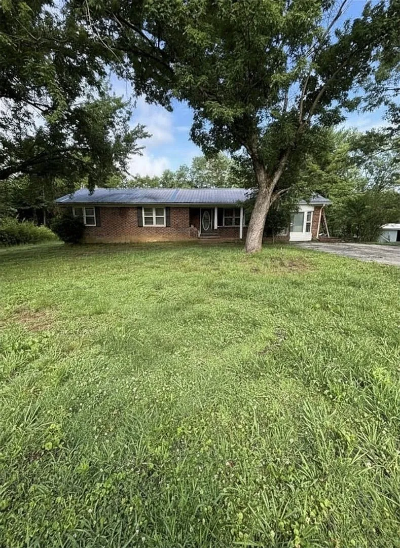 143 Roy Webb Road — Photo 1