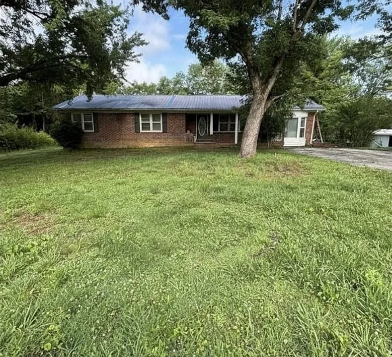 143 Roy Webb Rd