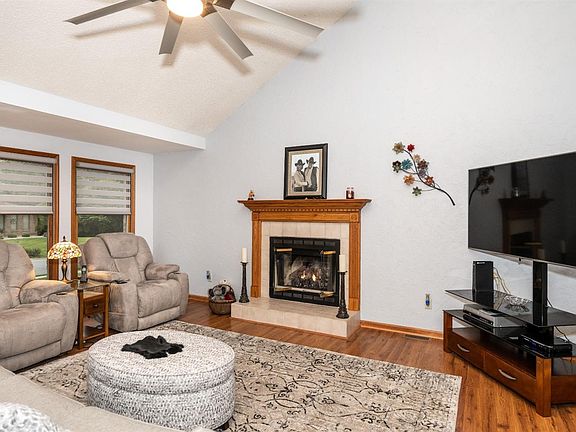 5th image of 1366 Round Hill Dr