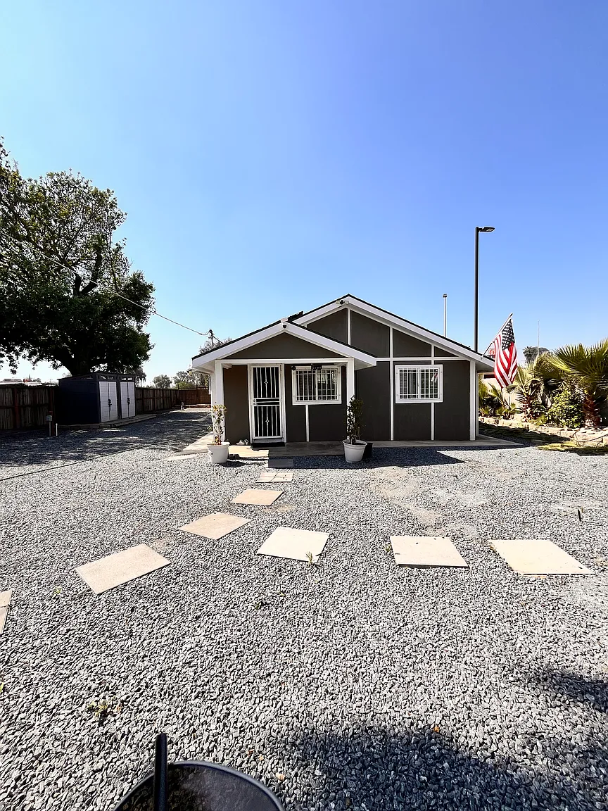4959 N Dale Ave photo 1