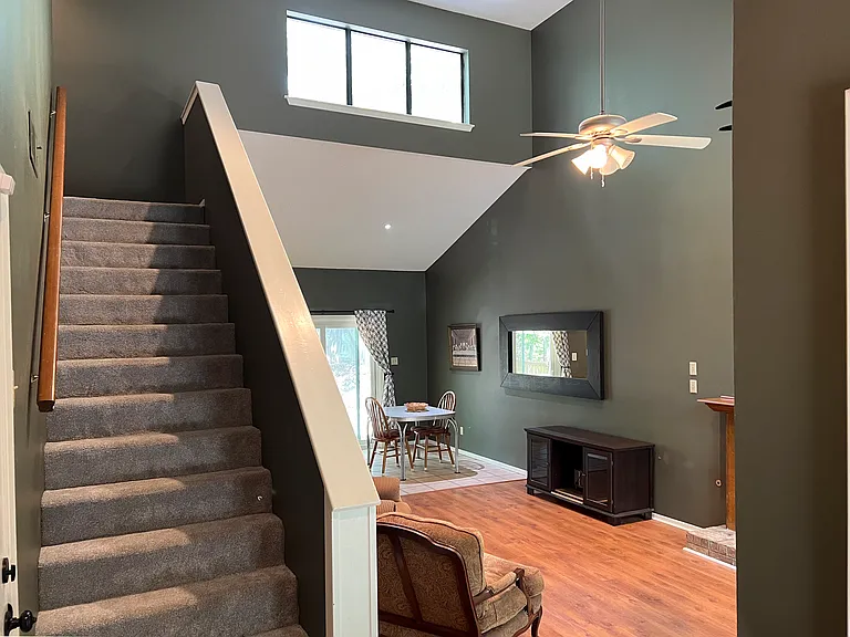 816 Cedar Ridge Dr — Photo 3