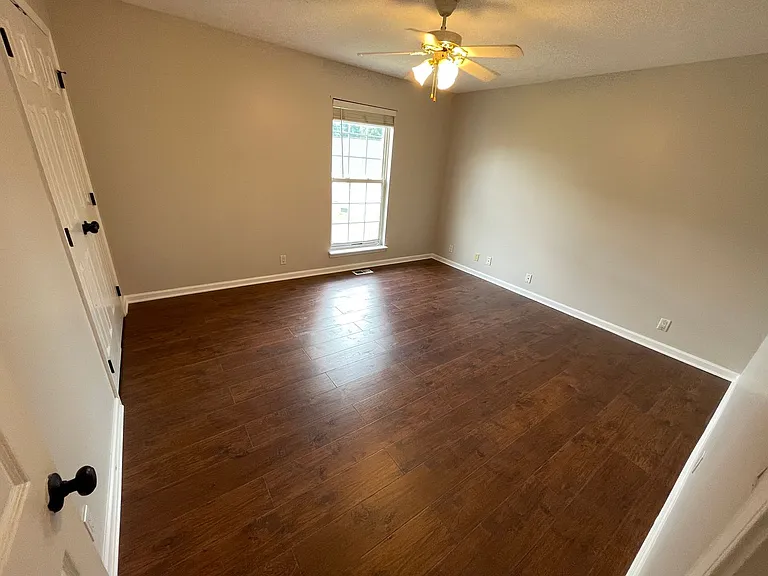 6015 Mercury Dr — Photo 23
