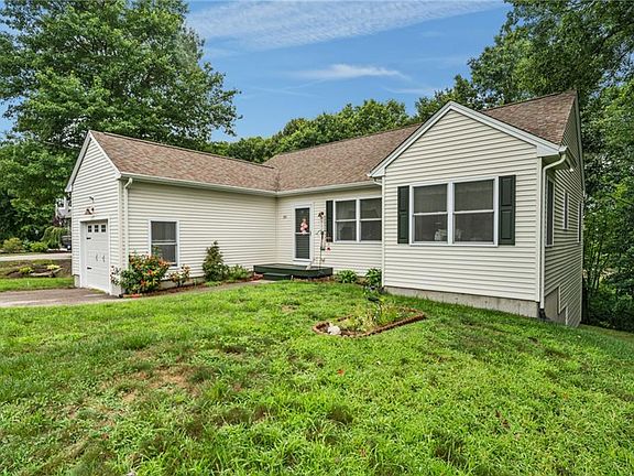 2nd image of 30 Fieldstone Way