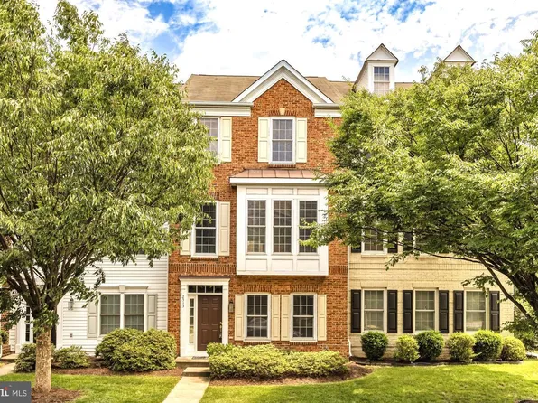 2513 Bronze Stone Pl, Herndon, VA 20171