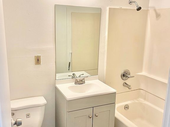 4th image of 935 Grattan St #219