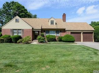 245 Ellison Ave, Westbury, NY 11590