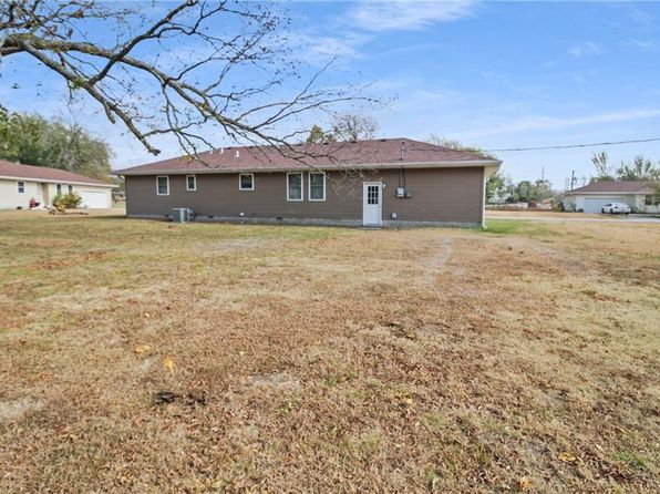 103 Steuben Ct, Erie, KS 66733