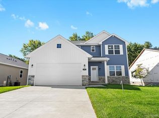 425 Jubilee Dr, Whitmore Lake, MI 48189