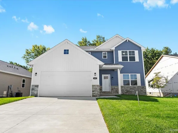425 Jubilee Dr, Whitmore Lake, MI 48189